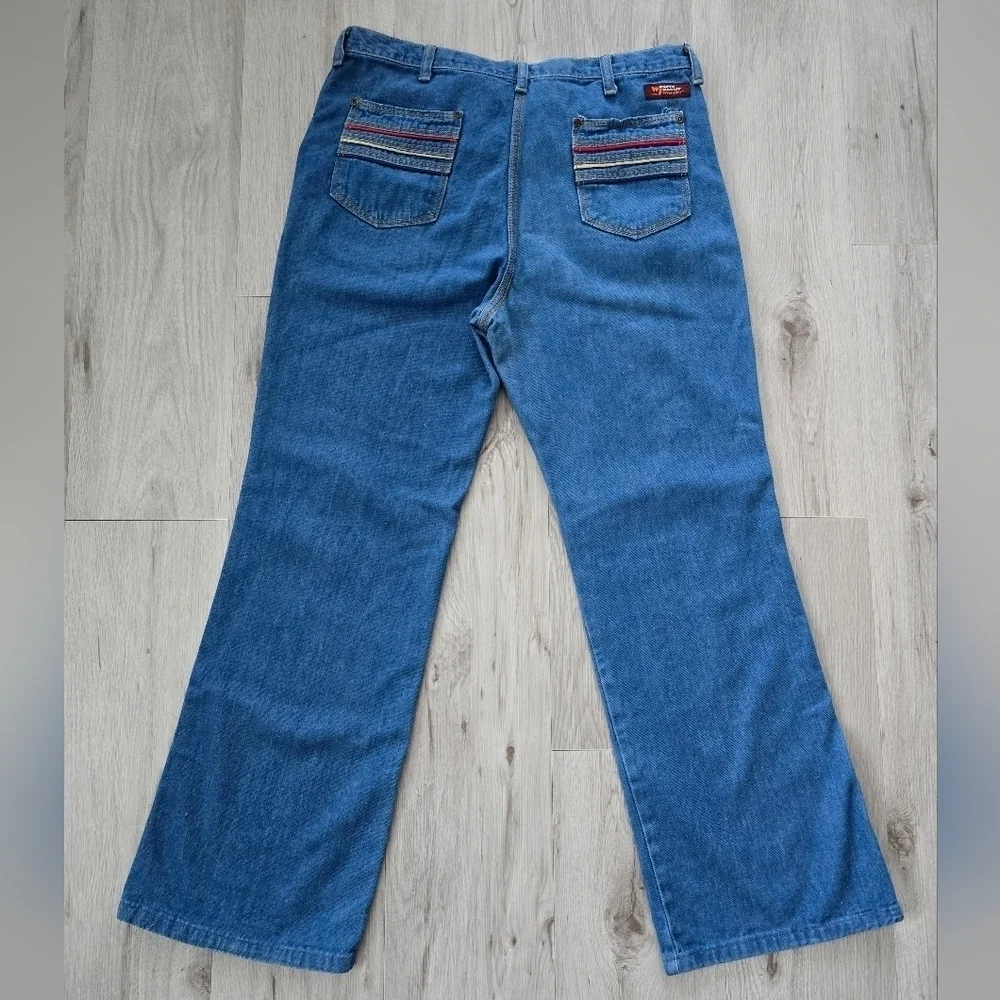 Wrangler | vintage 70s medium wash denim retro wide leg jeans | MENS 36